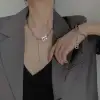 ويجري تصميم الحرف اليدوية باستخدام حروف من أحرف الأبجدية من سوارات الشخصية، وهي أزهار، وهب الهيب هوب، وهواء الهيب هوب Item Picture